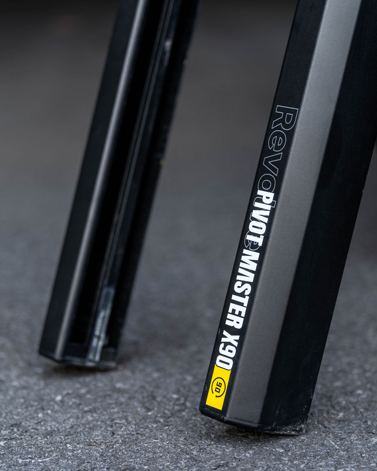 REVOLVE PIVOT MASTER X90 Roof Rack Ladder